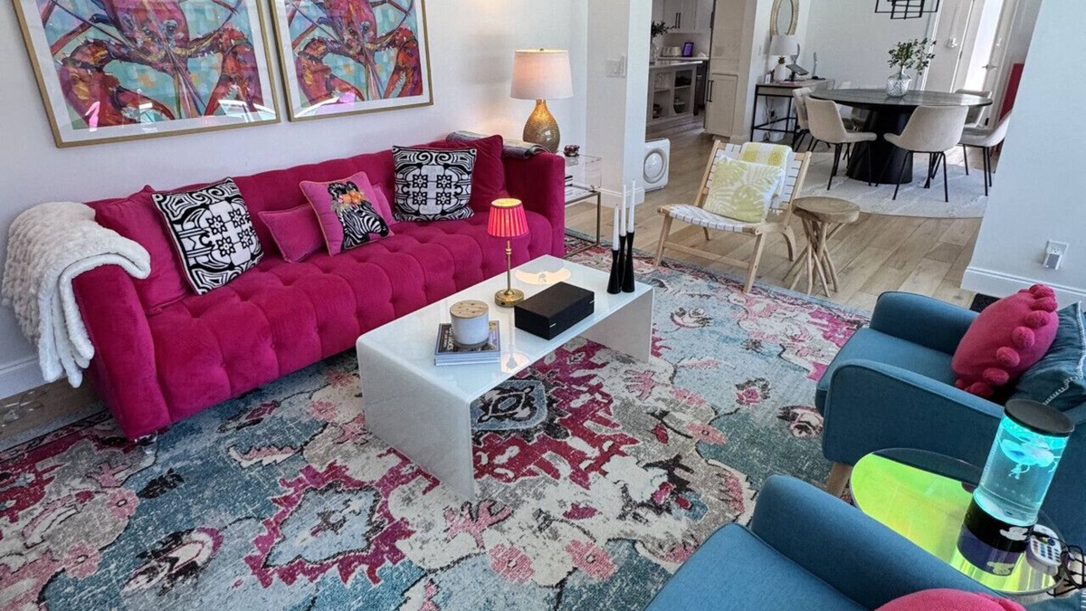 South Palm Park Neighborhood Association Apartment | Updated house with heated pool 5 min to beach