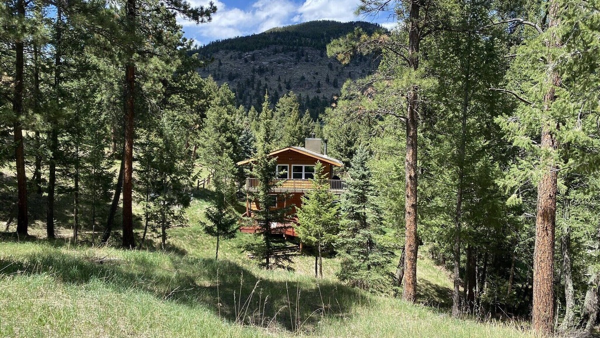 Evergreen House | Updated House with 💯% privacy, secluded 2acres & lots of outdoor living areas.
