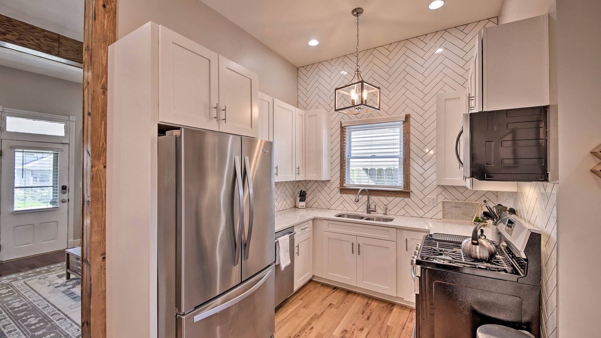 Babe Denny Cottage | Updated Indianapolis Home, Walk to Lucas Oil!