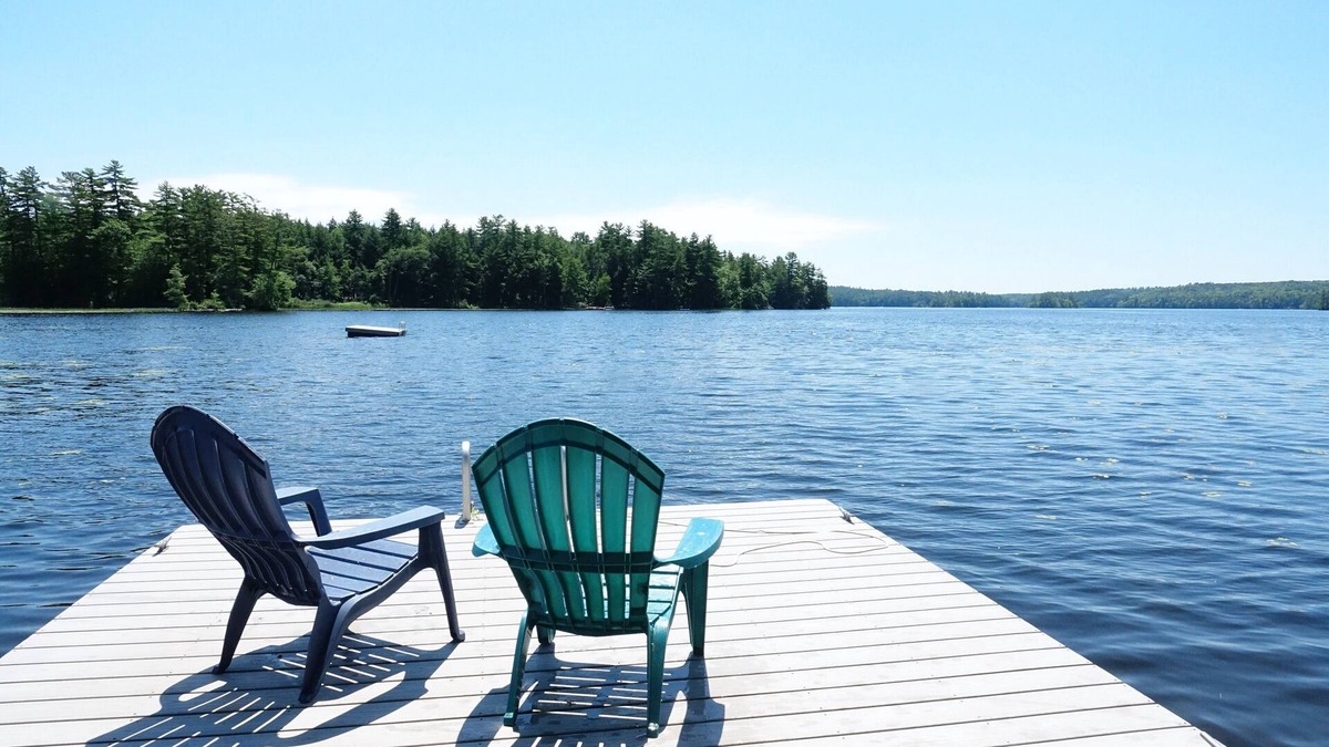 Nobleboro Cottage | Updated lake cottage right on Damariscotta Lake.