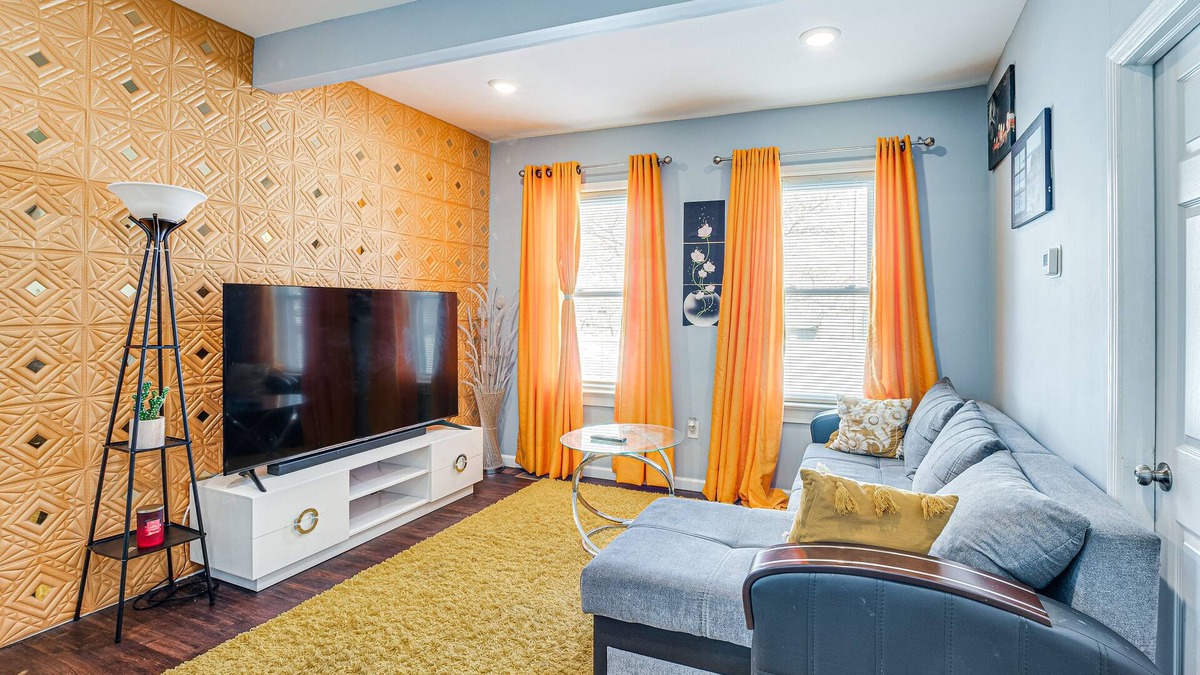 Linden House | Updated Linden Home: Visit NYC & Newark!