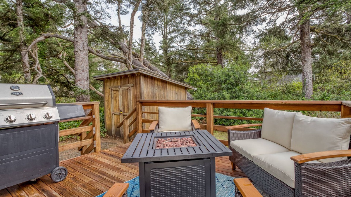 Manzanita House | Updated Manzanita Charmer one Block from the Beach!