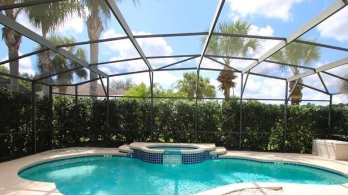 Calabay Parc Villa | UPDATED Modern 5 Bed 4.5 Bath~ South Facing Pool & Spa~15 Min to Disney