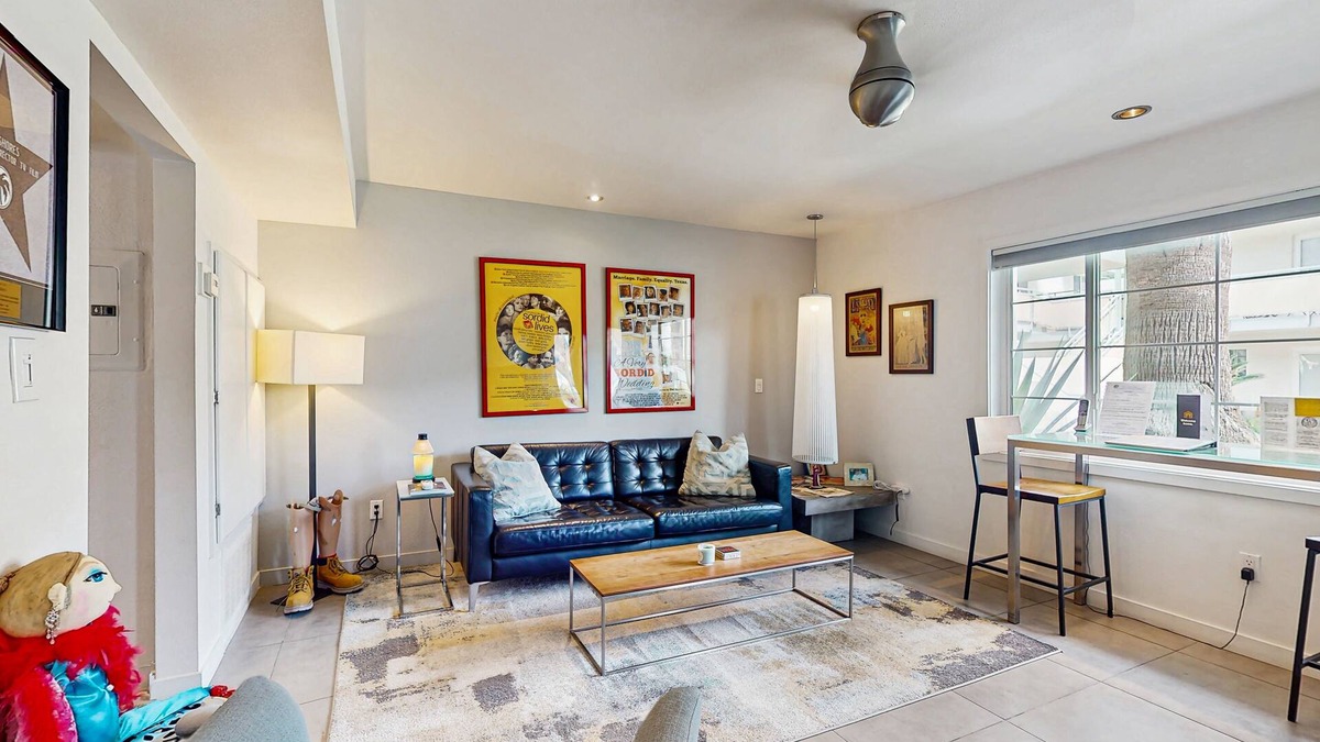 Old Las Palmas Apartment | Updated modern condo w/shared pool & mountain views - near downtown