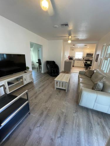 Sailboat Bend Apartment | Updated Modern House with Cozy Feel