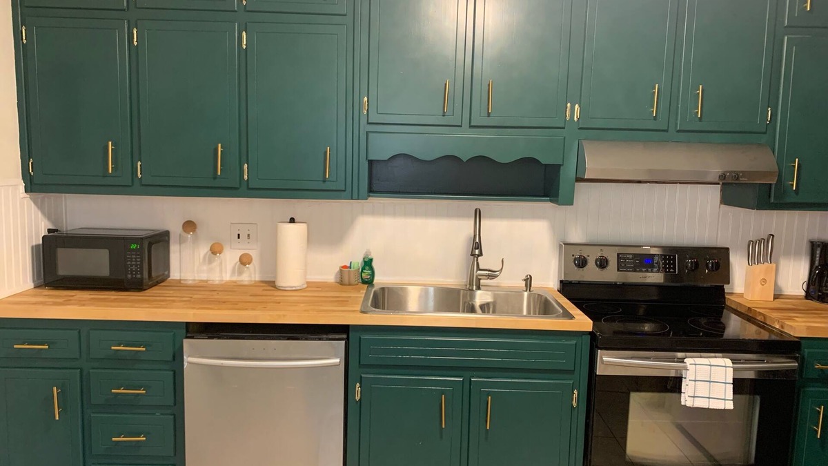 Lawrenceville House | Updated Modern Two Bedroom Home