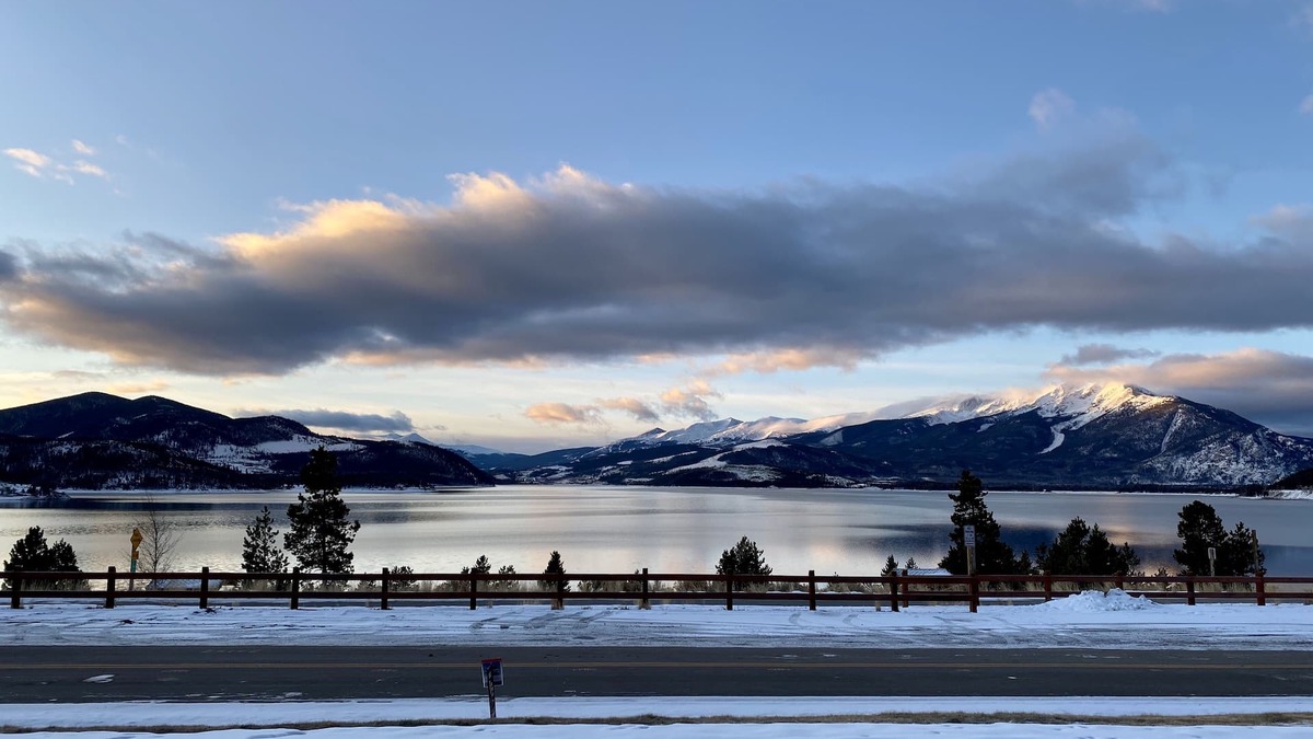 Dillon Condo | 🏔️☀️⛵️UPDATED! Mountain Lake views! Near Marina & Amphitheater -Pool Hottub WiFi