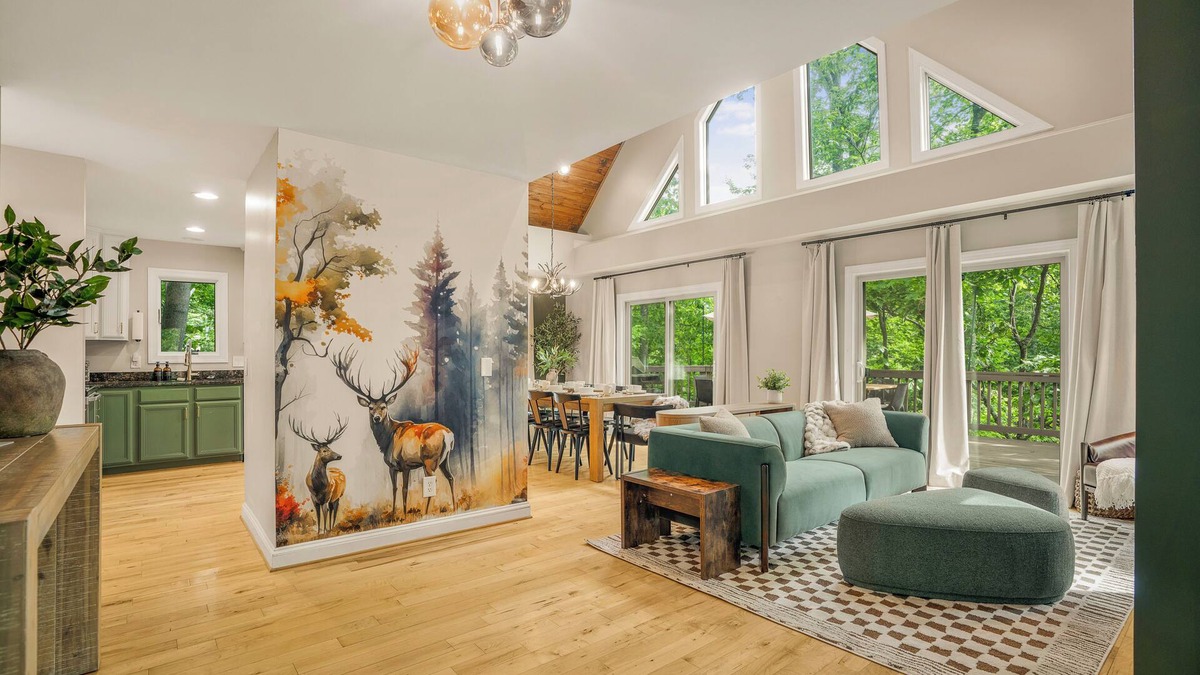 Laurel Ridge House | Updated Mtn House 2 Mins to Resort: 3King Beds, HotTub, Game room, Family & Pets