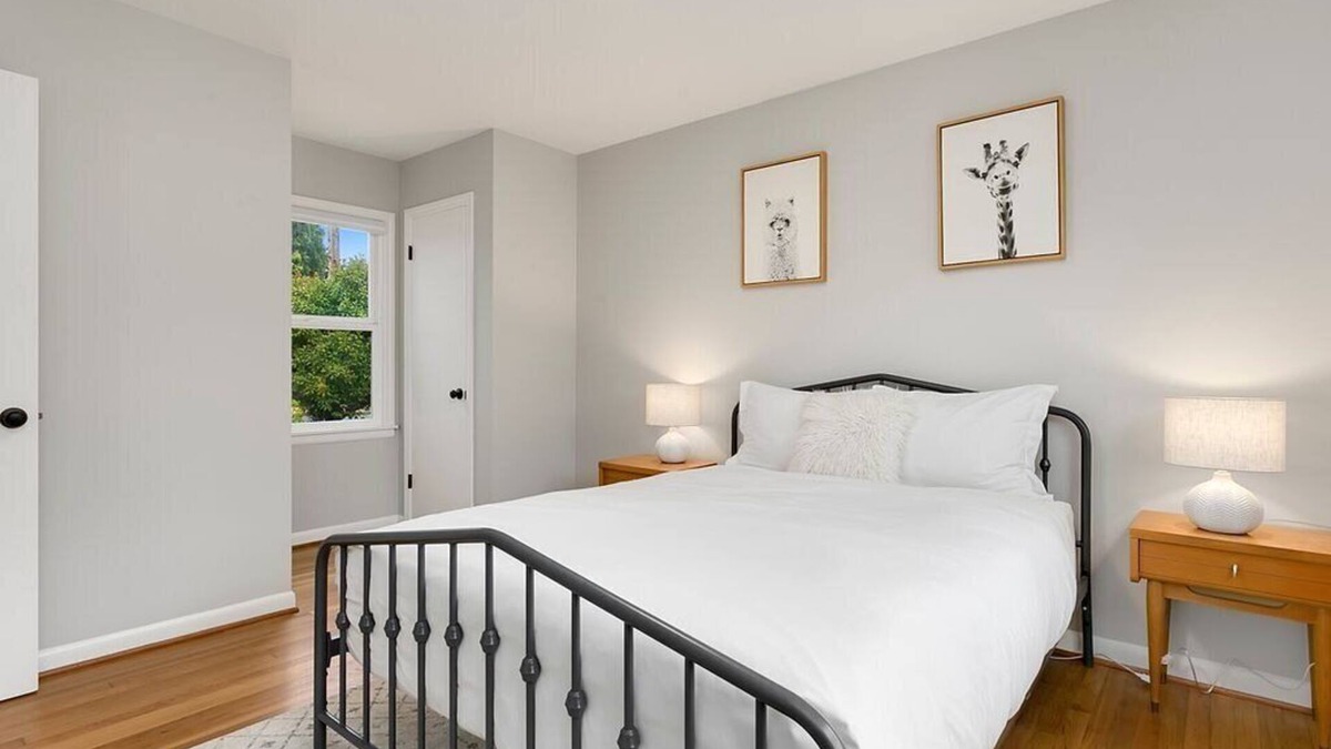 Shoreline House | Updated NE Seattle · 2BR · Yard · Near Light Rail