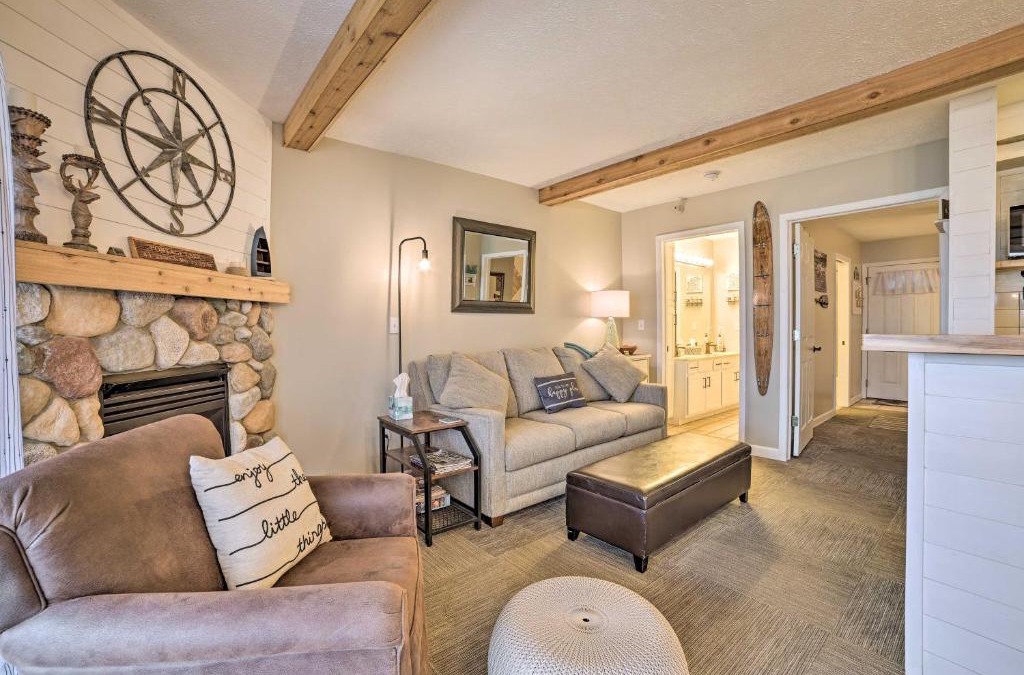 Onekama Apartment | Updated Onekama Resort Condo on Portage Lake!