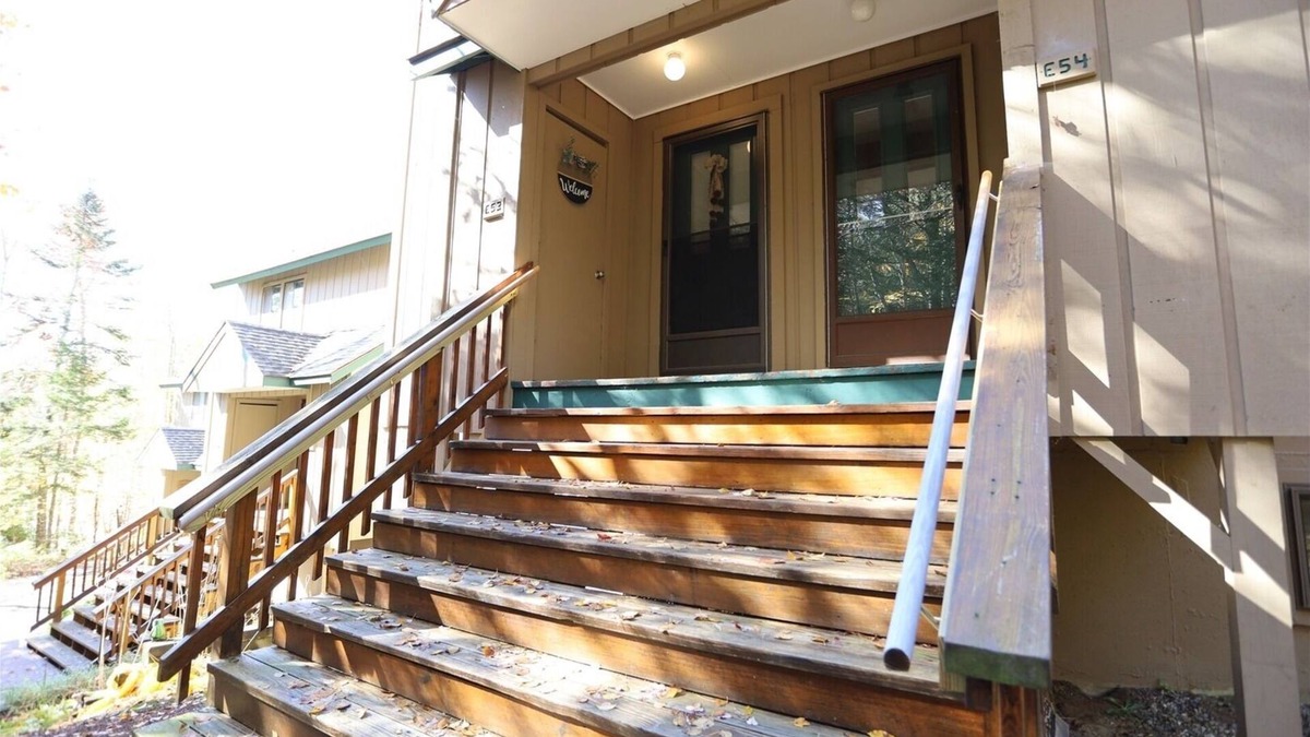 Waterville Valley Condo | Updated Pet Friendly Windsor Hill Condo in Waterville Valley Family Friendly Resort (WHE53V)
