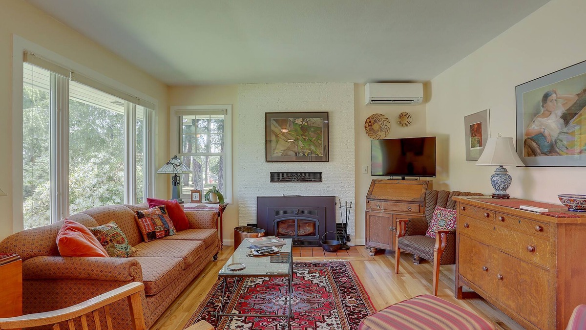 Hood River House | Updated, Private Mid-Century in a Quiet, Convenient Neighborhood!