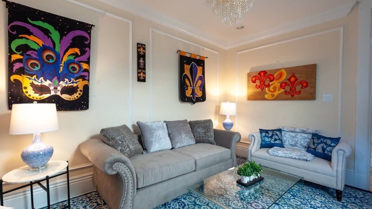 Uptown Historic District Condo | Updated Quiet and Comfortable Uptown 1br Apt