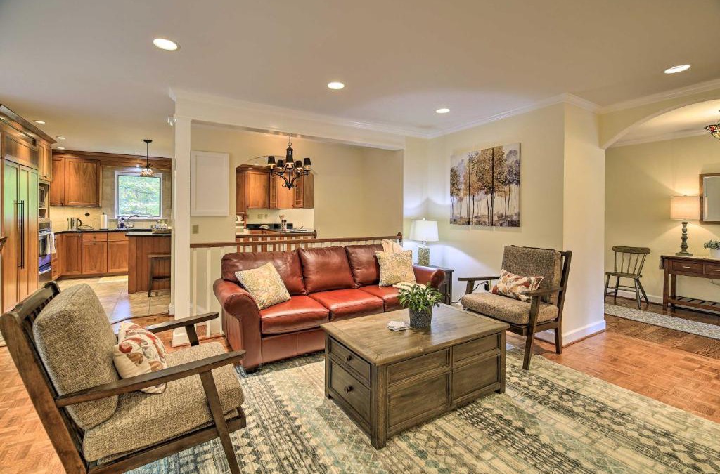 Kingsport House | Updated Ranch-Style Home with Scenic Deck, Pond