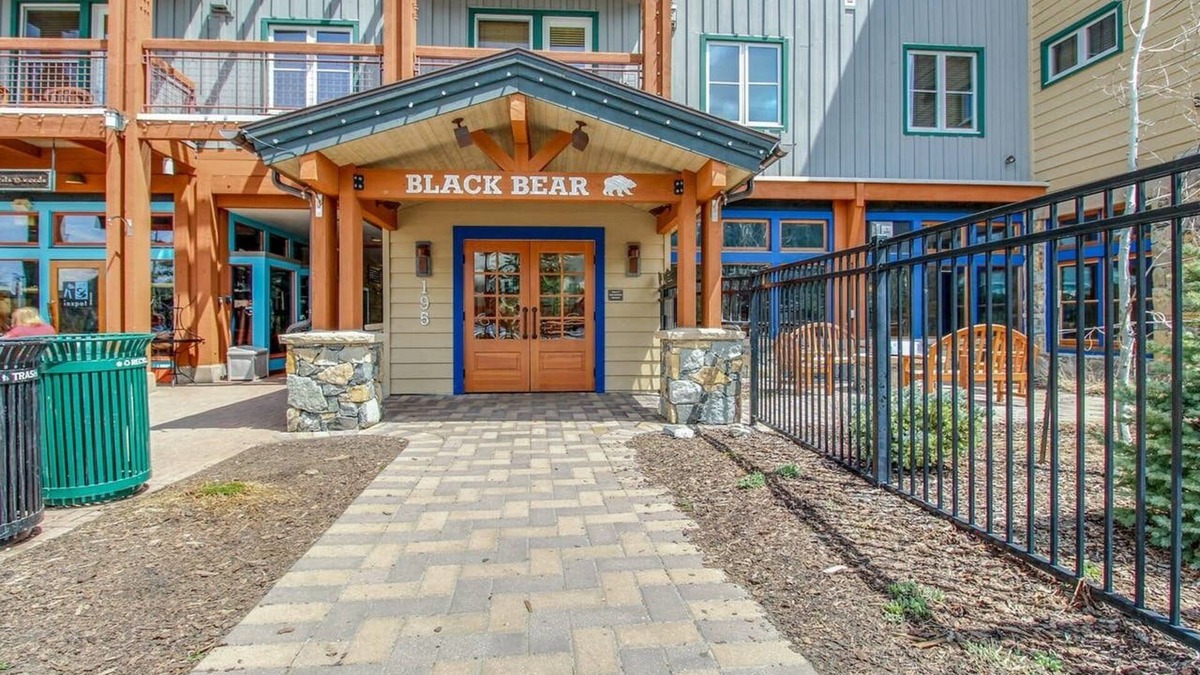 River Run Condo | Updated River Run Village 2BR Black Bear condo 50yds to gondola - w/swim area!