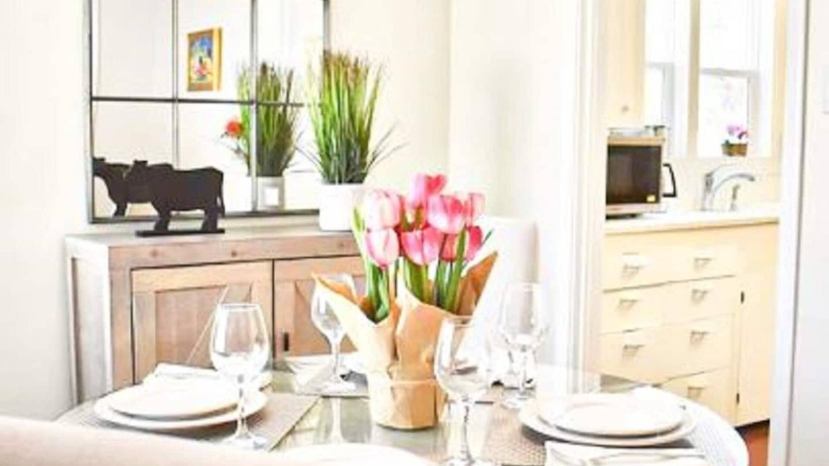 East Central House | Updated Sugarhouse Gem+Hot Tub+Large Fenced Yard+Designer Furniture