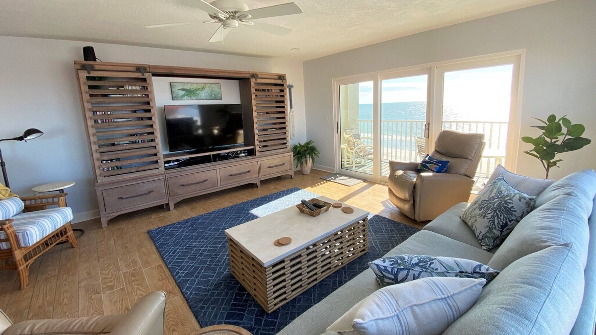 Redington Shores Condo | Updated top floor corner unit - on beach with spectacular views