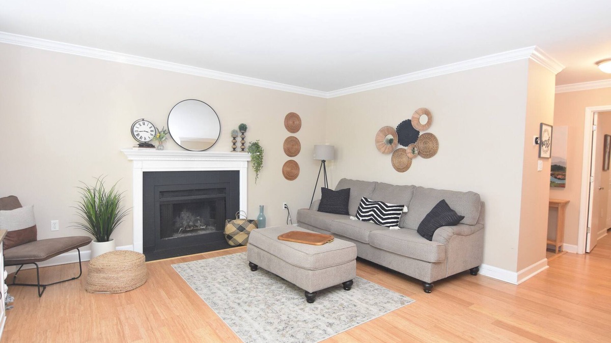 Columbia House | Updated Townhome near Downtown Columbia, I-26, Lexington Medical Center