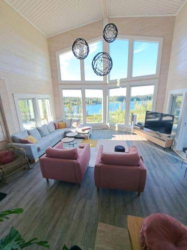 Taivalkoski Villa | Upea huvila Taivalkoskella