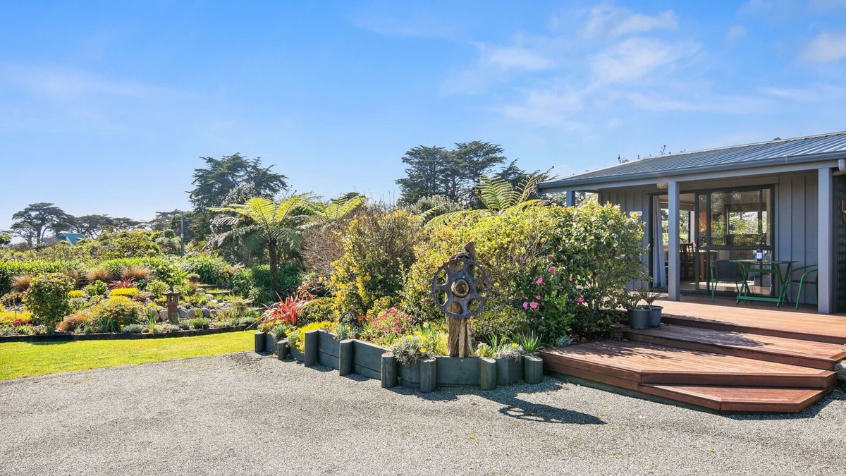 Cape Foulwind House | Upepo - The Garden Room - Cape Foulwind Studio