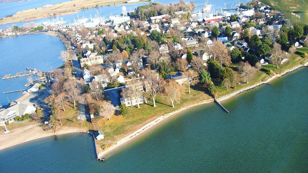 Oxford Hotel | Upgraded King at Boutique Hotel, Private Beach, Walk to Restaurants & Shops