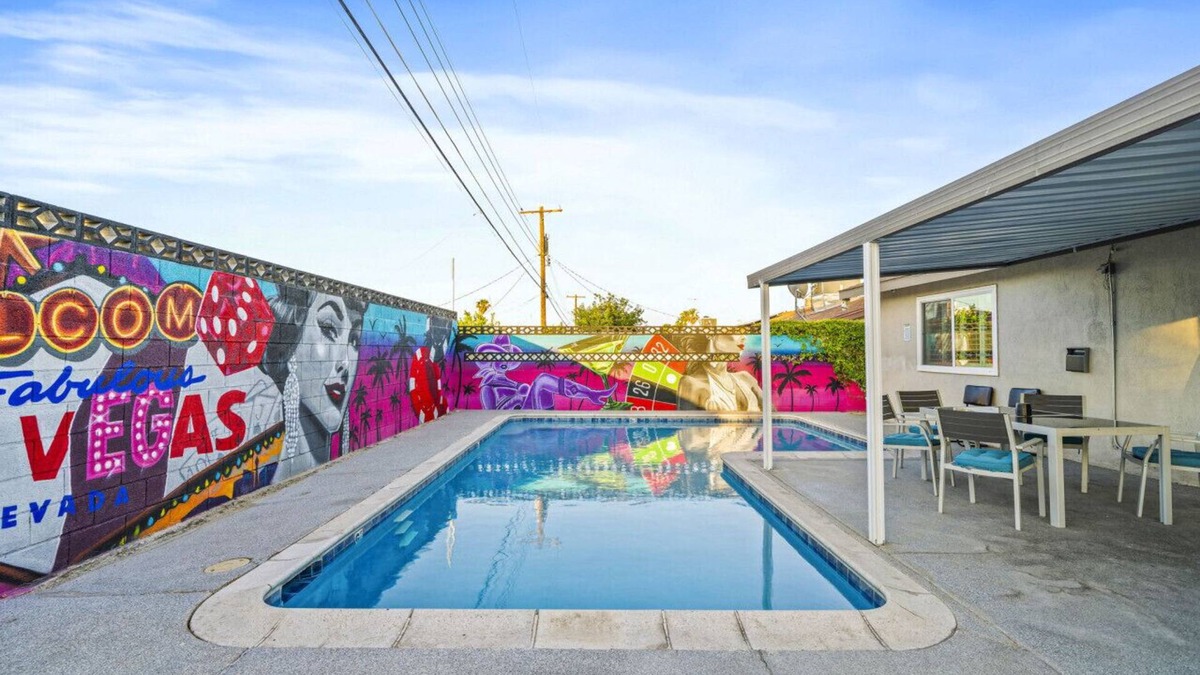 Las Vegas House | Upgraded King Beds Pool BBQ Near Strip