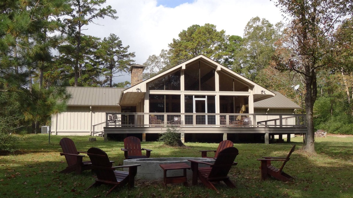 Center Cabin | Upland Hill Lodge - East Texas lake views