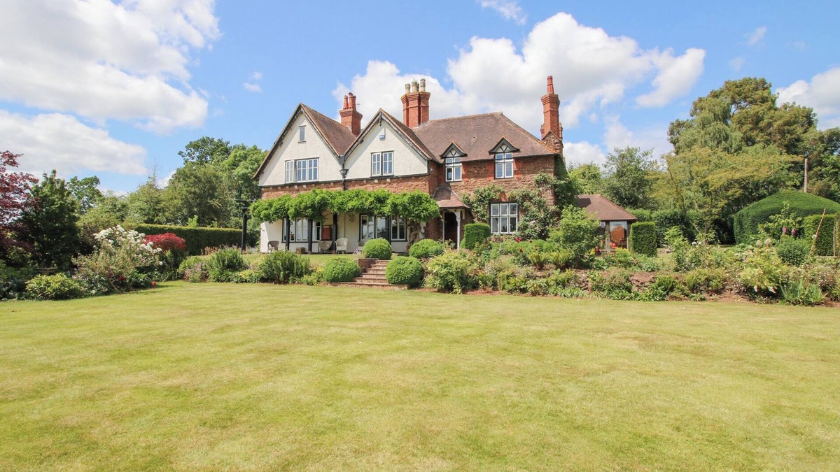 Ledbury House | UPLANDS DOWER HOUSE, family friendly, with open fire in Ledbury