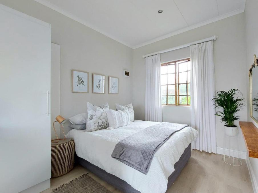 Merrivale Apartment | Upmarket off grid cottage on organic farm in secure estate