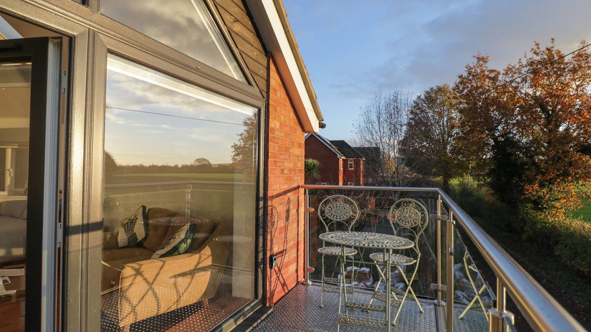 Calne Cottage | UPPER ANNEX, pet friendly in Quemerford