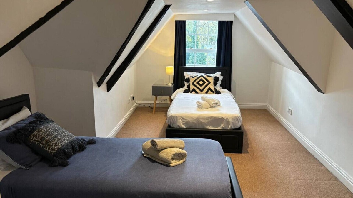 Salisbury Apartment | Upper Coach House