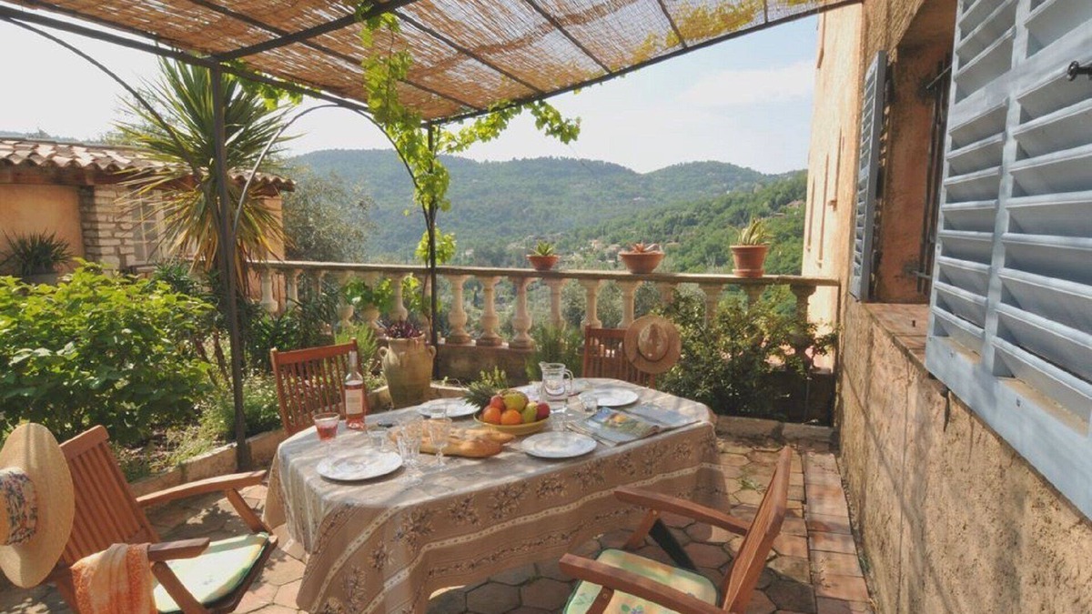 Le Bar-sur-Loup Apartment | Upper Garden Apartment with *Large Heated Pool*