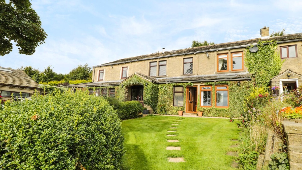 Ogden Cottage | UPPER HIGHLEES FARM, pet friendly, with open fire in Luddenden
