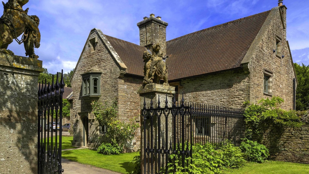 Longtown Cottage | Upper Lodge at Kentchurch - sleeps 6 guests in 3 bedrooms
