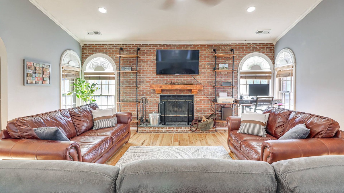 Upper Marlboro House | Upper Marlboro Home on 1 Acre: Office & Home Gym!