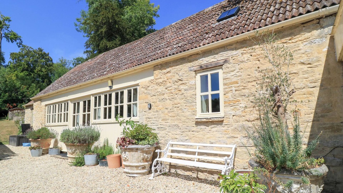 Coln St Aldwyns Cottage | UPPER MILL BARN, family friendly, with a garden in Coln St Aldwyns