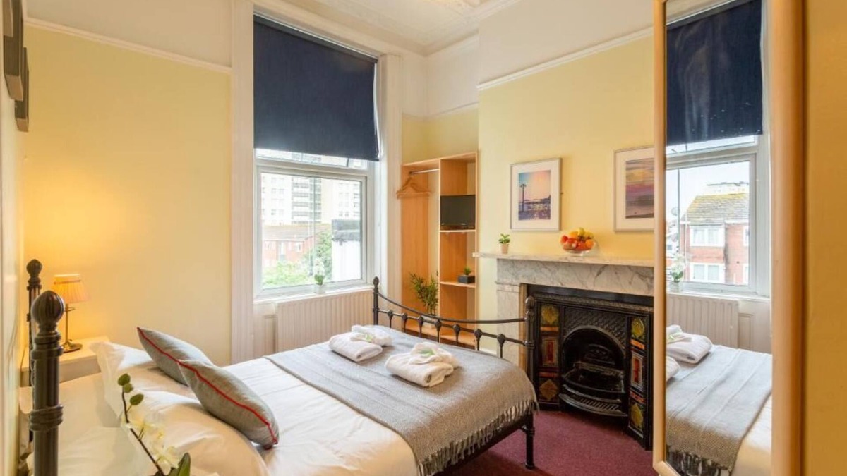 Kemptown Hotel | Upper Rock 3 - double room en-suite