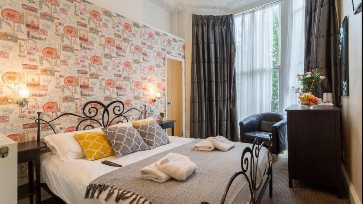 Kemptown Hotel | Upper Rock 4 - double room en-suite