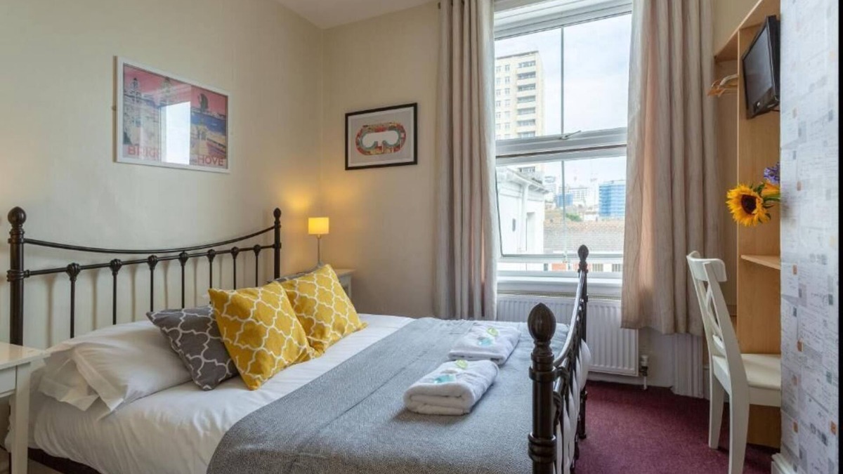 Kemptown Hotel | Upper Rock 6 - double room en-suite