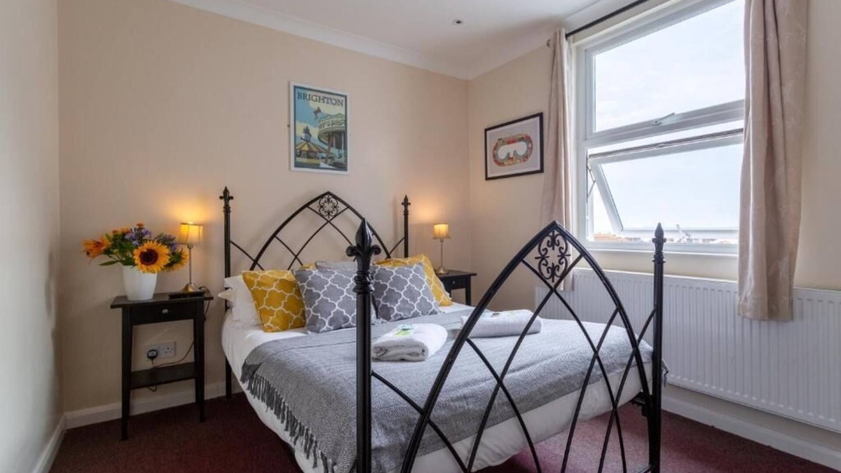 Kemptown Hotel | Upper Rock 8 - double room en-suite