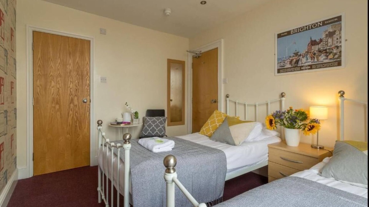 Kemptown Hotel | Upper Rock 9 - double room en-suite