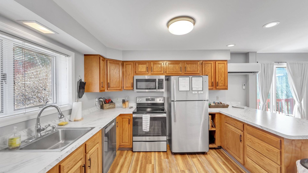 North Creek House | Upper Sleighride 25l - Wrap-around Deck End Unit 3 Bedroom Townhouse by The Summit at Gore Mountain