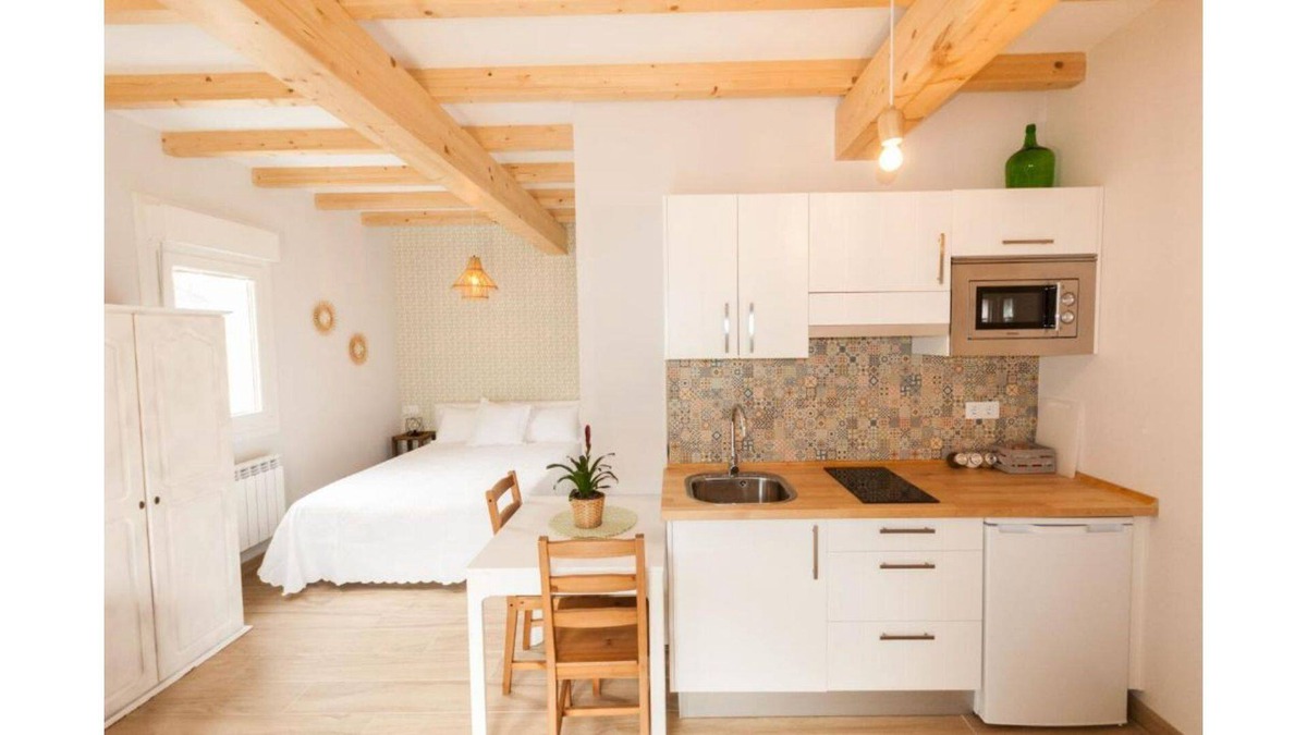 Redondela Apartment | Upper studio. Catapeixe Holiday Apartments.