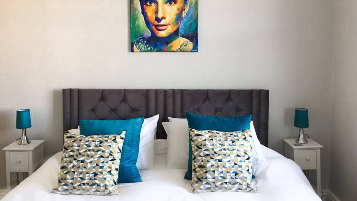 Harrogate City Centre Apartment | Upper Swan View Harrogate - Superb location. Sleeps 3. Dog Friendly. Refurbished