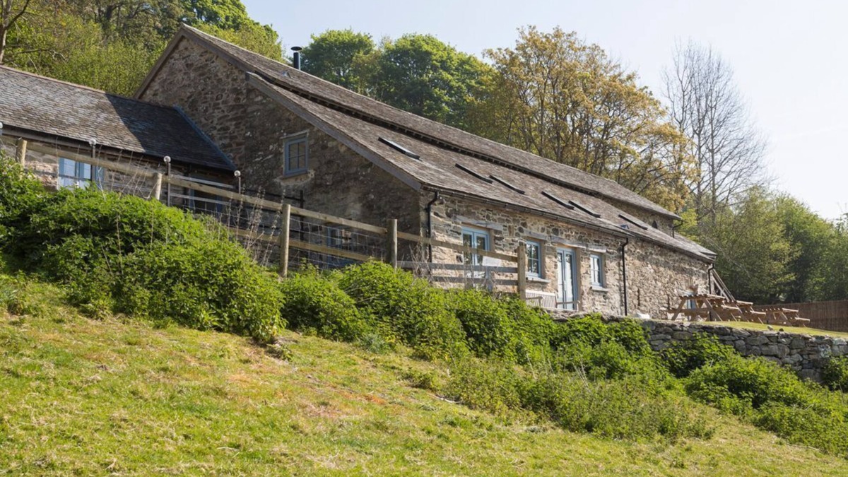Pennant Melangell Villa | Upper Valley Barns - Six Bedroom Villa, Sleeps 14