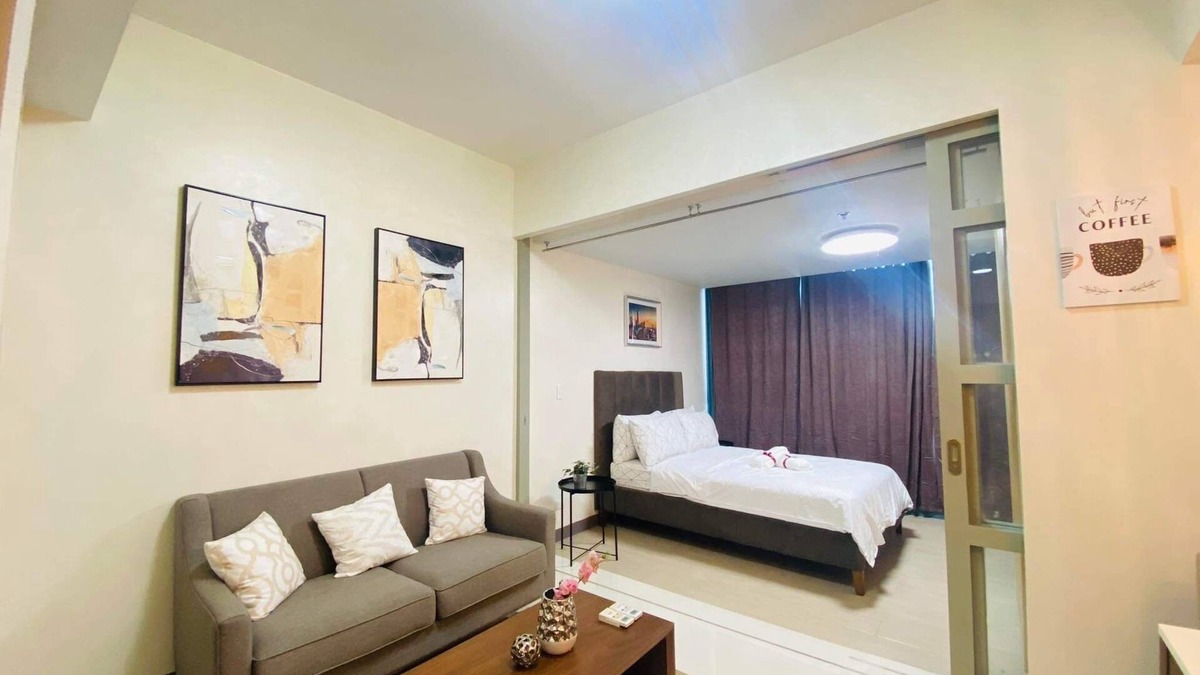 Bonifacio Global City Condo | Upscale 1 bedroom at the heart of Uptown Bonifacio, BGC