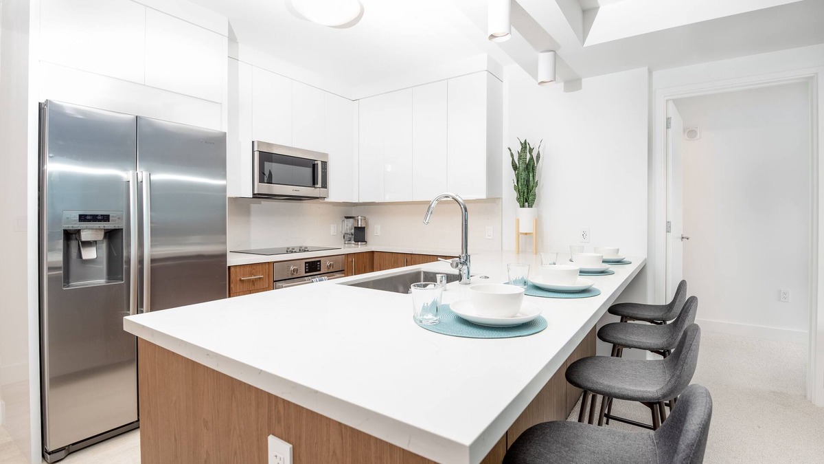 Ala Moana Condo | Upscale 2 bedroom with parking in Ala Moana