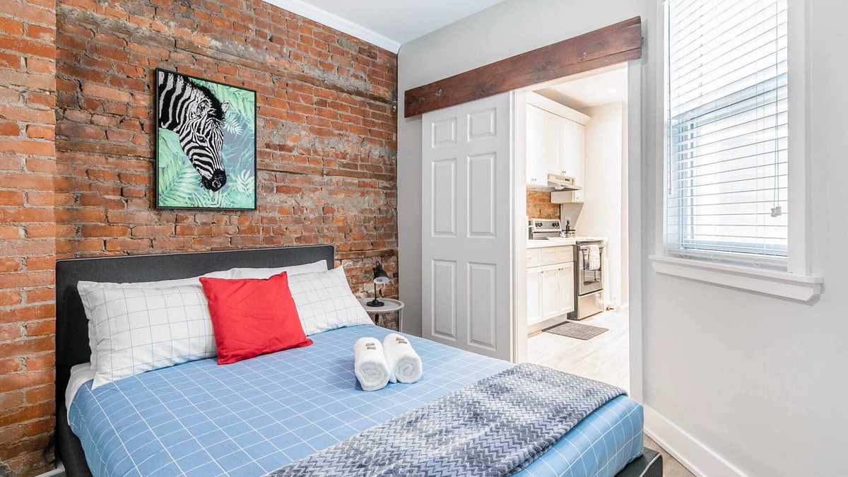 Central Hamilton Apartment | Upscale 2BR Condo with Netflix - Prime Location