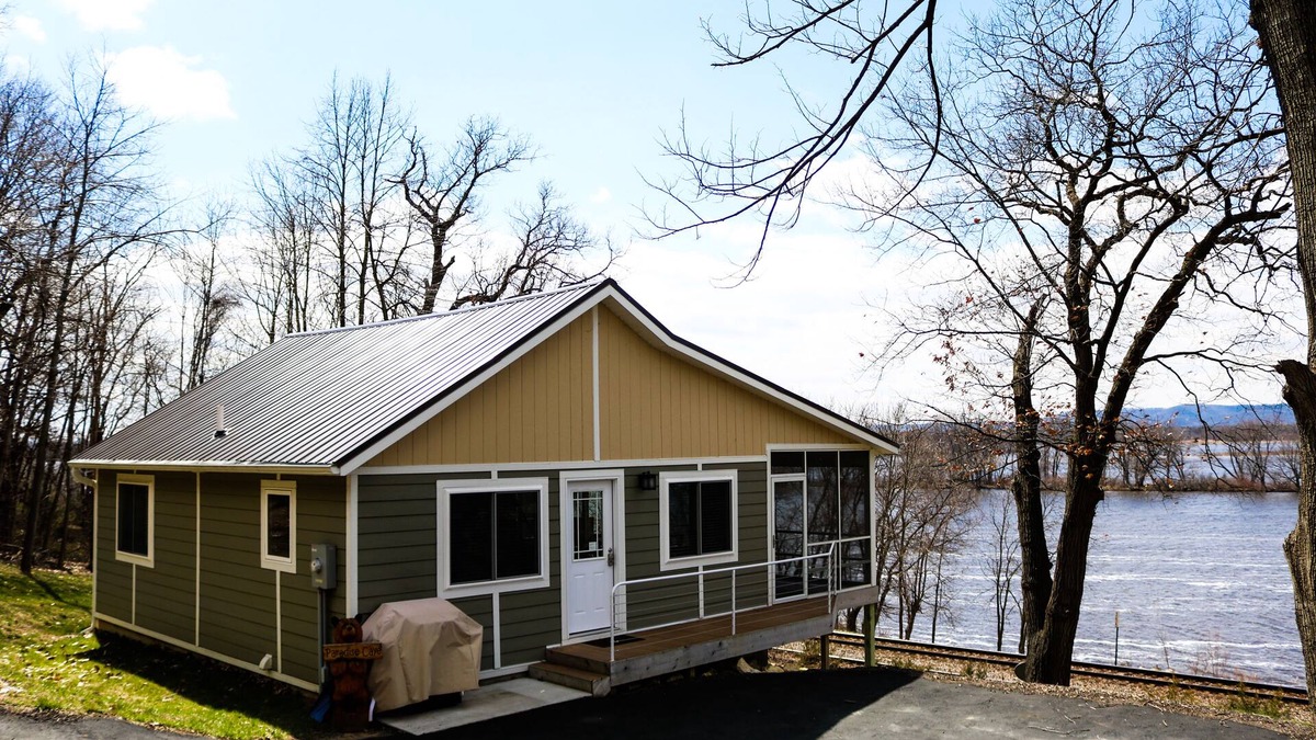 Alma House | Upscale and modern. A hidden paradise on the backwaters of the Mississippi River