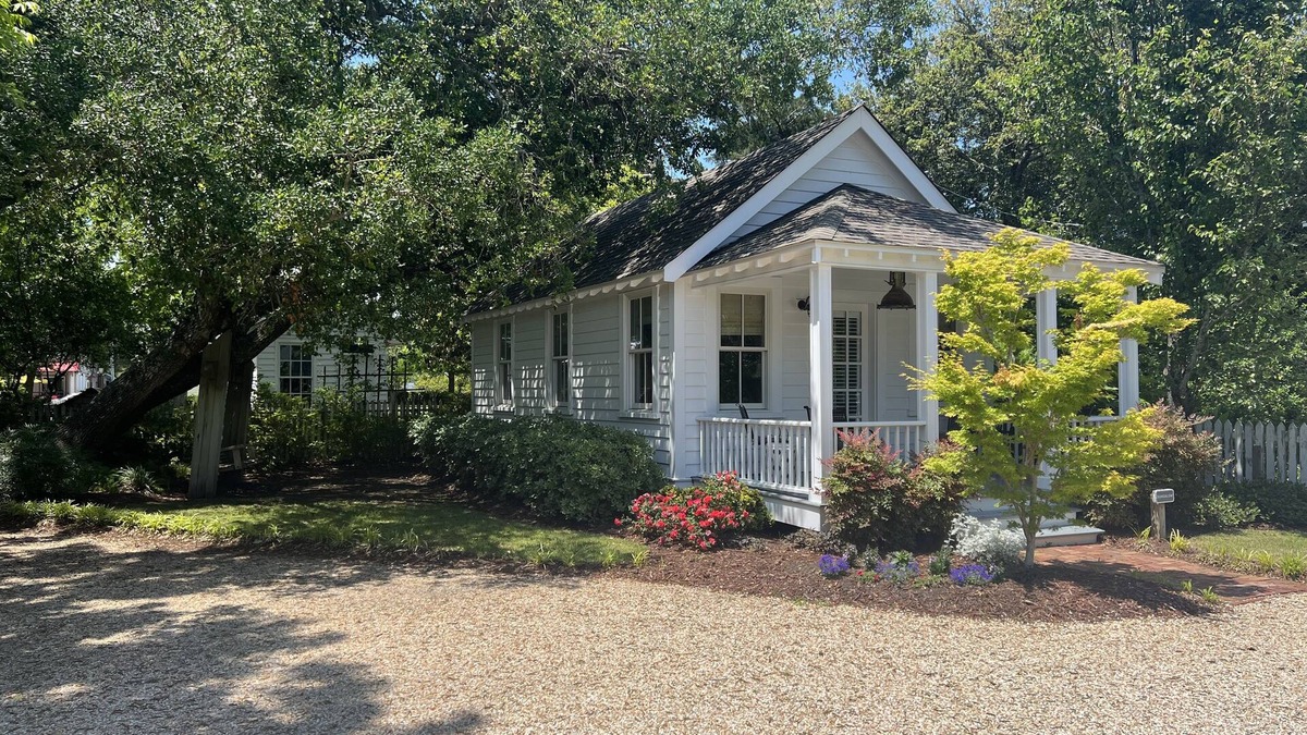 Morehead City House | Upscale Bungalow - 129 Craven Streetn300 feet from Beaufort Waterfront